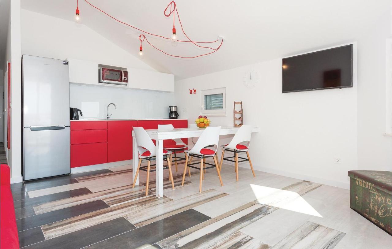 Cozy Apartment In Brodarica With Wifi Extérieur photo