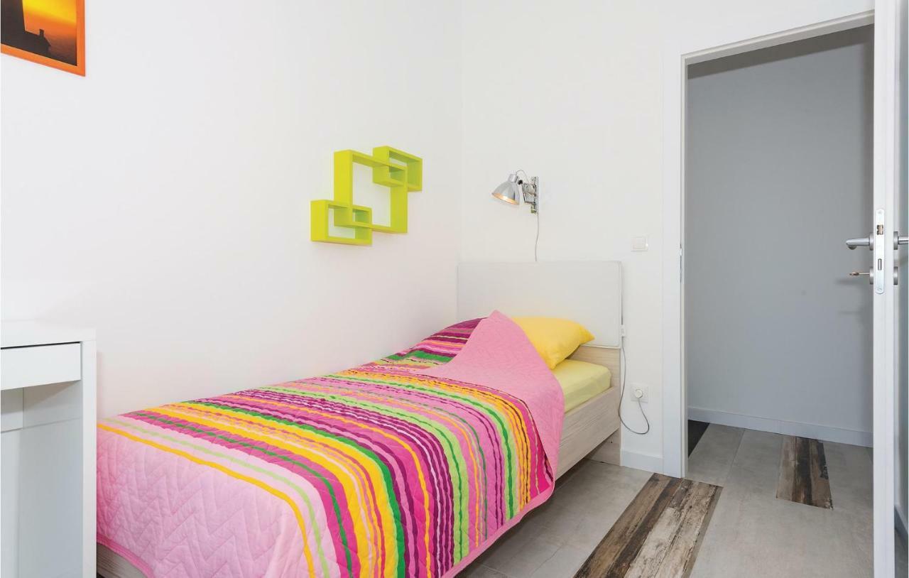 Cozy Apartment In Brodarica With Wifi Extérieur photo